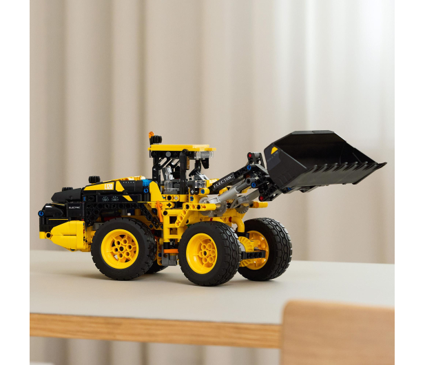 LEGO Technic 42209 Ładowarka kołowa Volvo L120 electric - 1331619 - zdjęcie 10